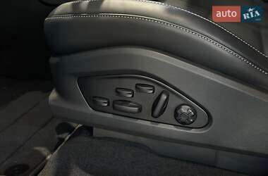 Внедорожник / Кроссовер Porsche Macan 2024 в 