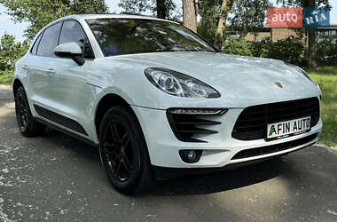 Позашляховик / Кросовер Porsche Macan 2016 в 