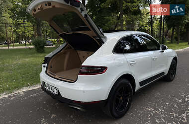 Позашляховик / Кросовер Porsche Macan 2016 в 
