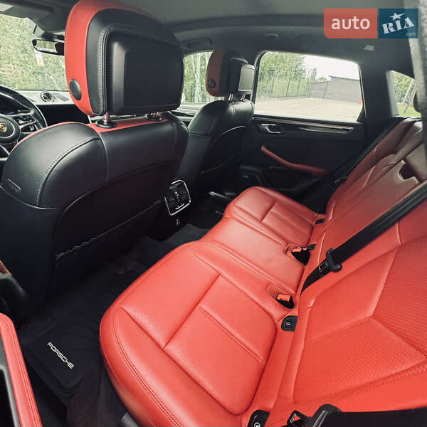 Внедорожник / Кроссовер Porsche Macan 2020 в Киеве