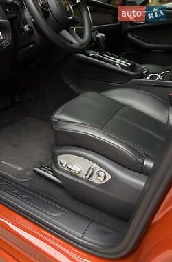Внедорожник / Кроссовер Porsche Macan 2022 в 