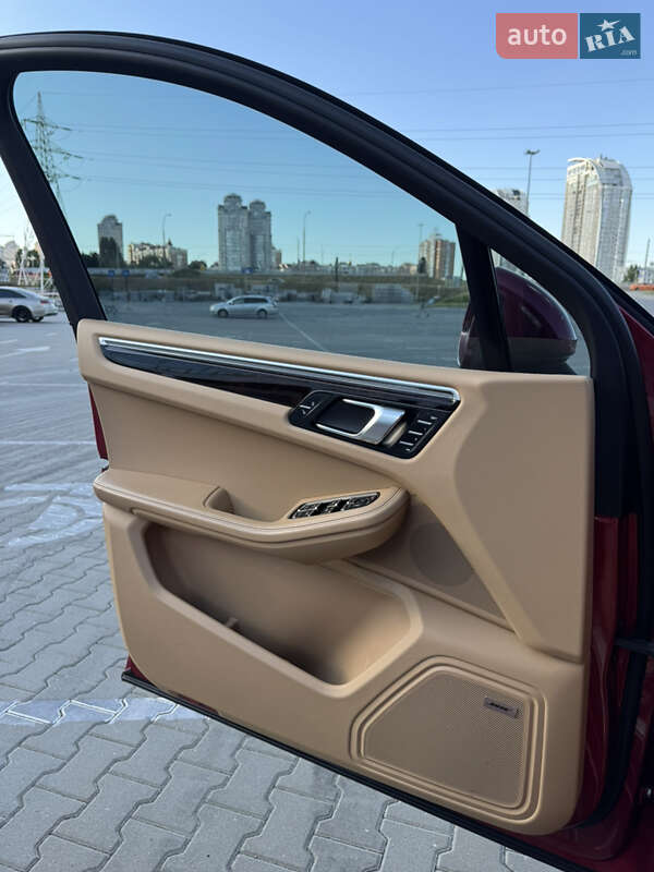 Позашляховик / Кросовер Porsche Macan 2015 в Києві