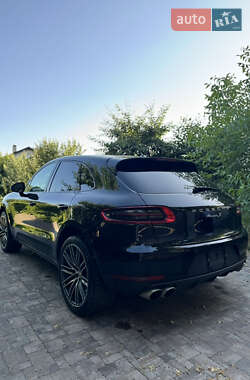 Внедорожник / Кроссовер Porsche Macan 2015 в 