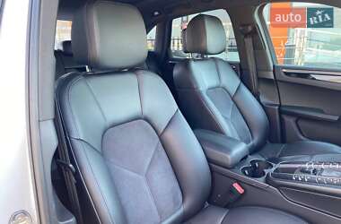 Внедорожник / Кроссовер Porsche Macan 2018 в 