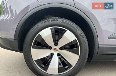 Внедорожник / Кроссовер Porsche Macan 2024 в 