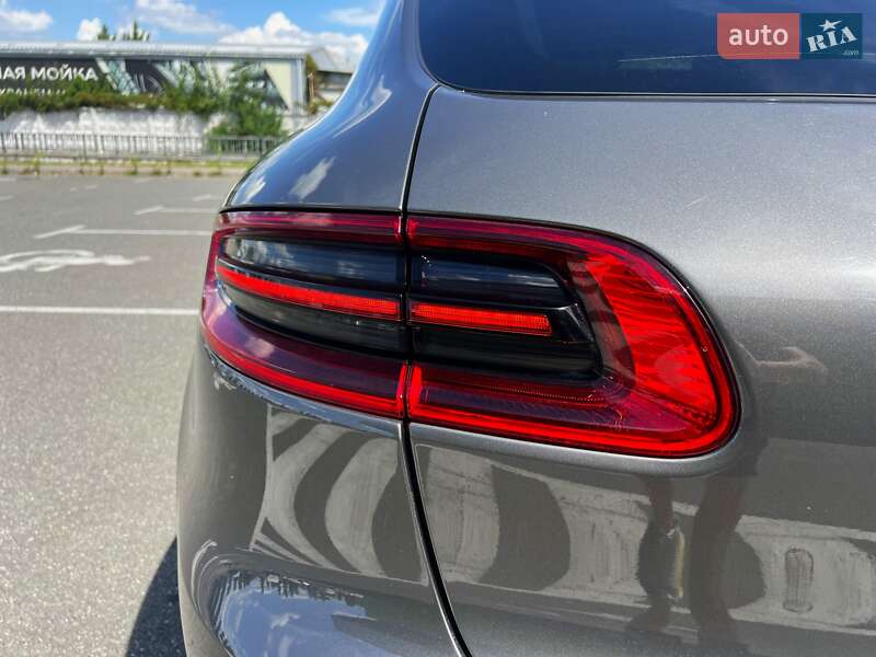 Внедорожник / Кроссовер Porsche Macan 2015 в Киеве