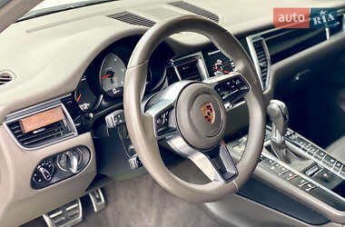 Внедорожник / Кроссовер Porsche Macan 2016 в 
