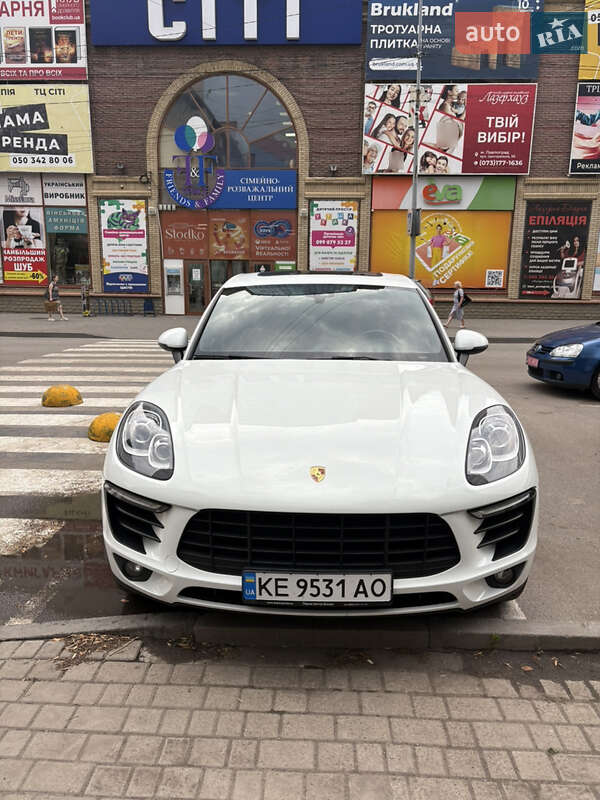 Позашляховик / Кросовер Porsche Macan 2016 в 