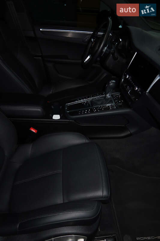 Внедорожник / Кроссовер Porsche Macan 2021 в Киеве