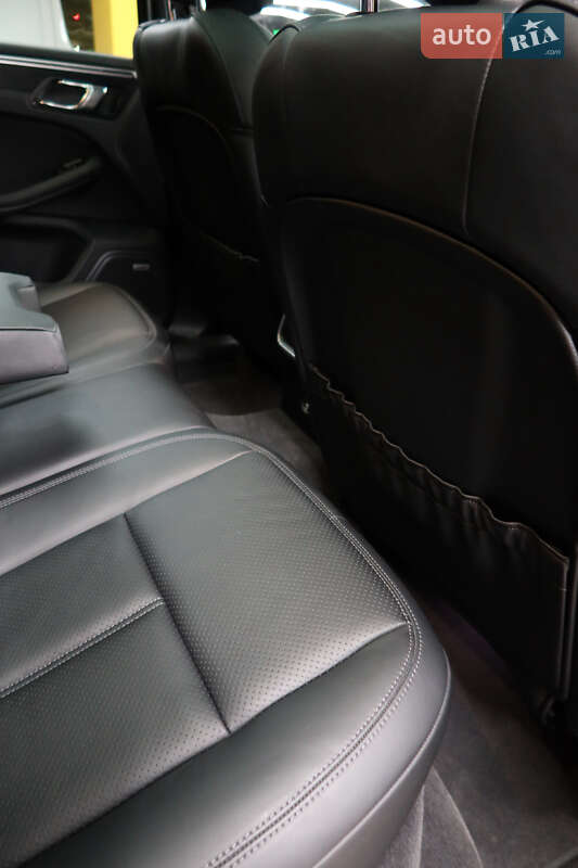 Внедорожник / Кроссовер Porsche Macan 2021 в Киеве