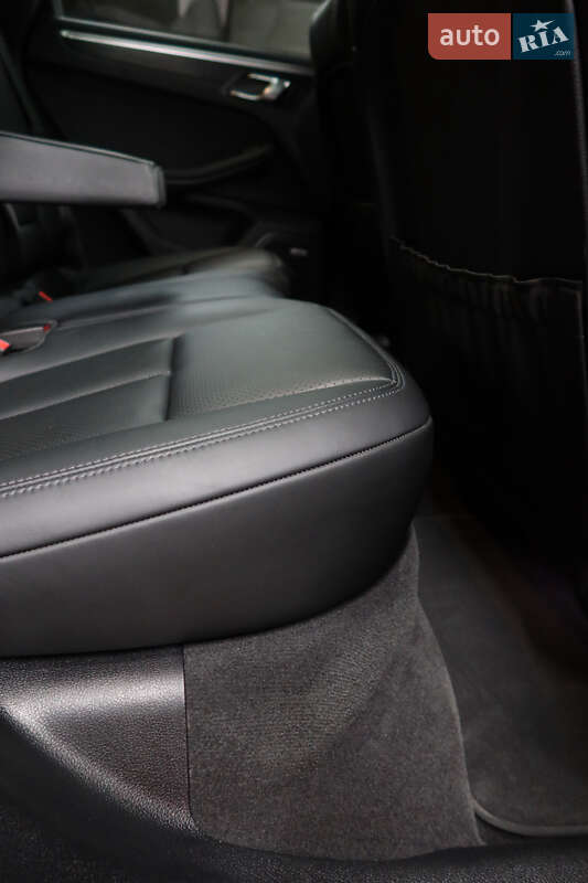 Внедорожник / Кроссовер Porsche Macan 2021 в Киеве