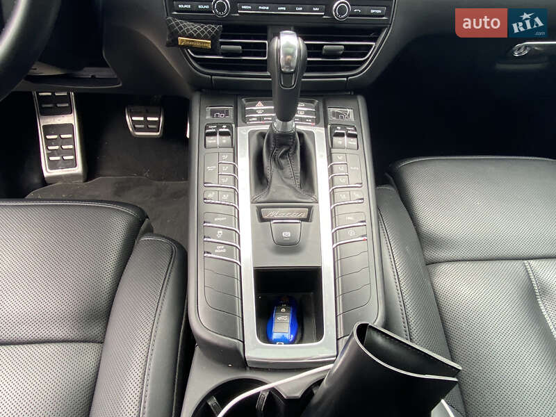 Внедорожник / Кроссовер Porsche Macan 2019 в Киеве