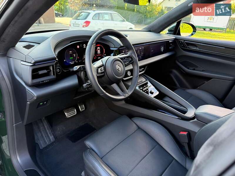 Внедорожник / Кроссовер Porsche Macan 2024 в Ровно