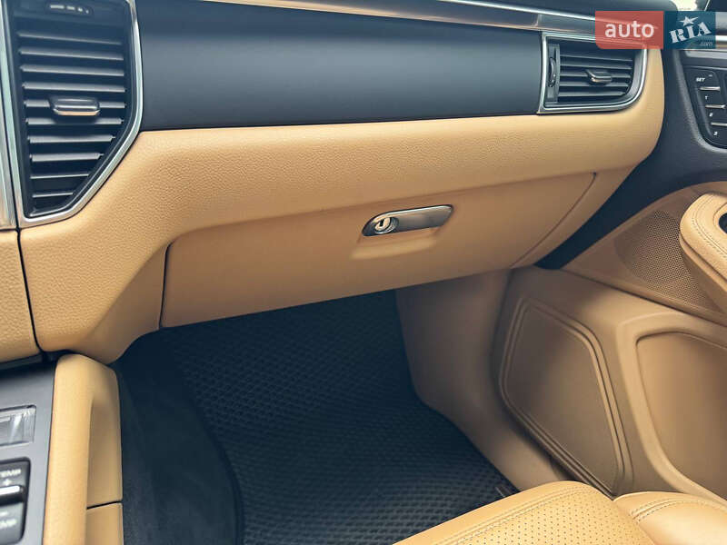 Внедорожник / Кроссовер Porsche Macan 2018 в Киеве