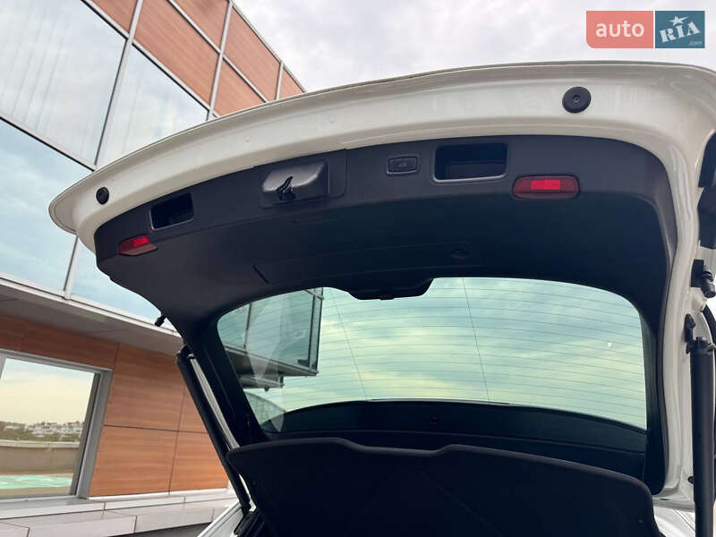 Внедорожник / Кроссовер Porsche Macan 2018 в Киеве