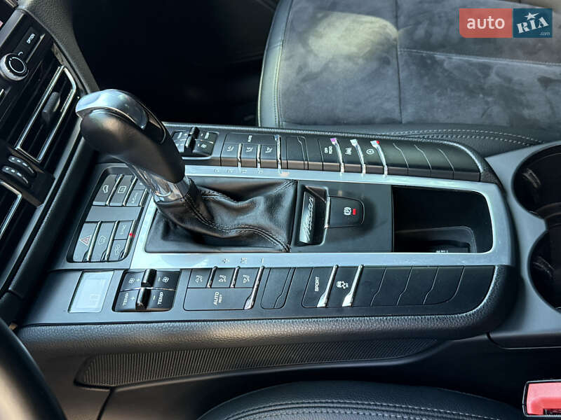 Позашляховик / Кросовер Porsche Macan 2020 в Дніпрі