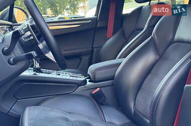 Внедорожник / Кроссовер Porsche Macan 2017 в 