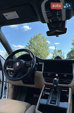 Внедорожник / Кроссовер Porsche Macan 2024 в 