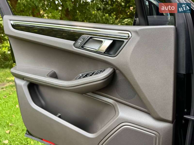 Внедорожник / Кроссовер Porsche Macan 2018 в Киеве фото 38 Внедорожник / Кроссовер Porsche Macan 2018 в Киеве