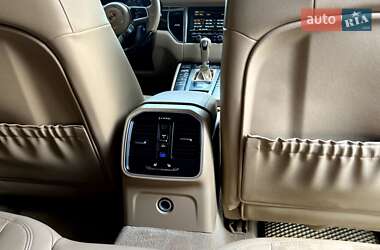 Внедорожник / Кроссовер Porsche Macan 2014 в 