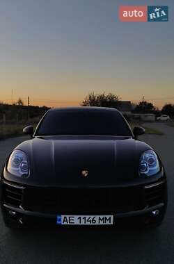 Внедорожник / Кроссовер Porsche Macan 2018 в 