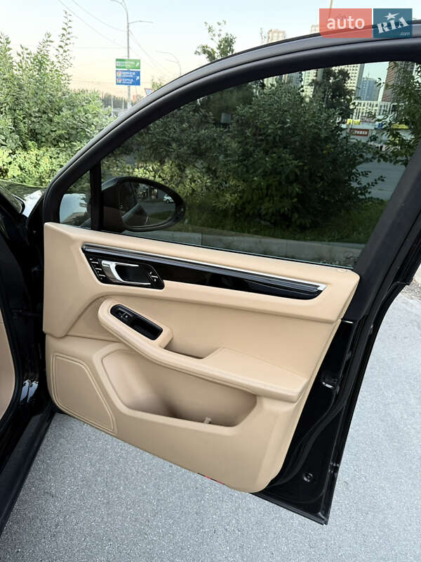 Внедорожник / Кроссовер Porsche Macan 2015 в Киеве