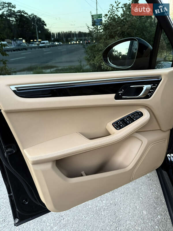Внедорожник / Кроссовер Porsche Macan 2015 в Киеве