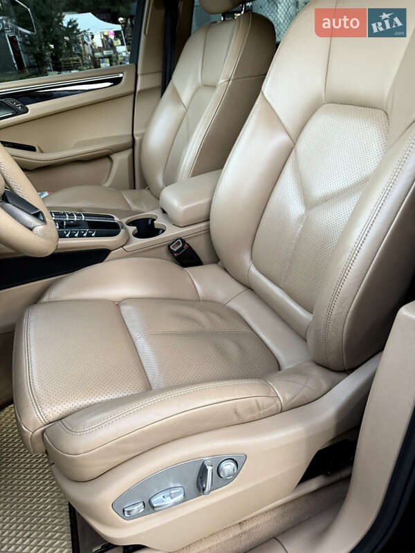 Внедорожник / Кроссовер Porsche Macan 2015 в Киеве