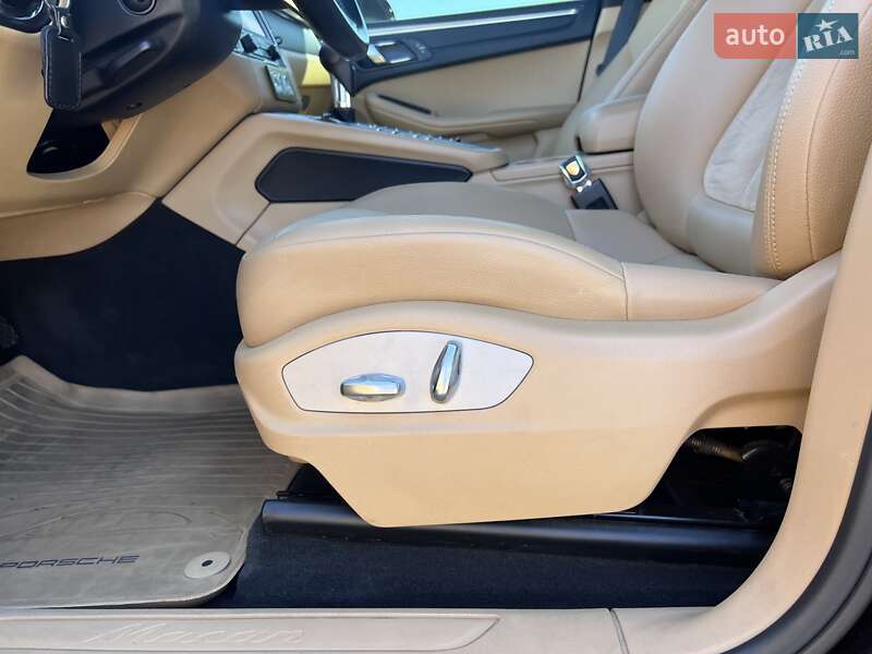Внедорожник / Кроссовер Porsche Macan 2017 в Киеве