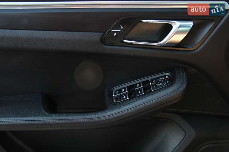 Внедорожник / Кроссовер Porsche Macan 2017 в Одессе