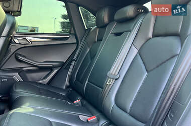 Внедорожник / Кроссовер Porsche Macan 2014 в 