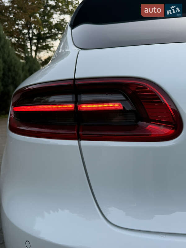 Внедорожник / Кроссовер Porsche Macan 2016 в Киеве