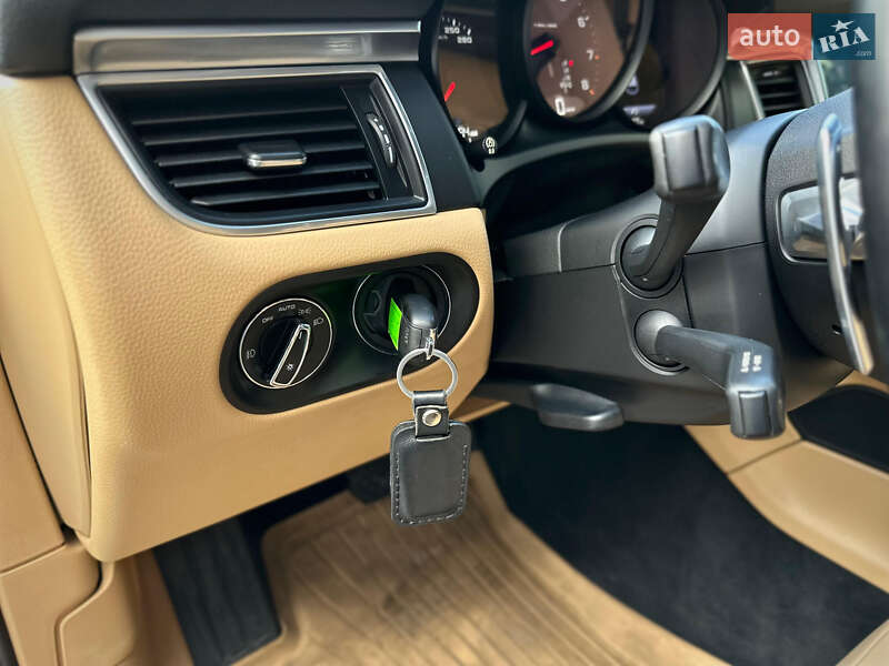 Внедорожник / Кроссовер Porsche Macan 2017 в Киеве