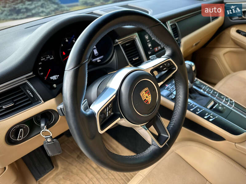 Внедорожник / Кроссовер Porsche Macan 2017 в Киеве