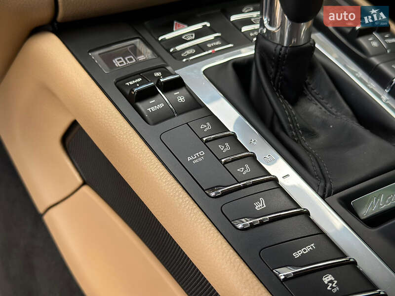 Внедорожник / Кроссовер Porsche Macan 2017 в Киеве