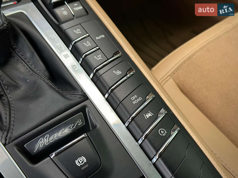 Внедорожник / Кроссовер Porsche Macan 2017 в Киеве