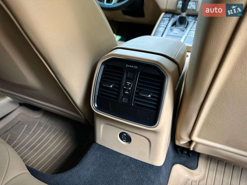 Внедорожник / Кроссовер Porsche Macan 2017 в Киеве