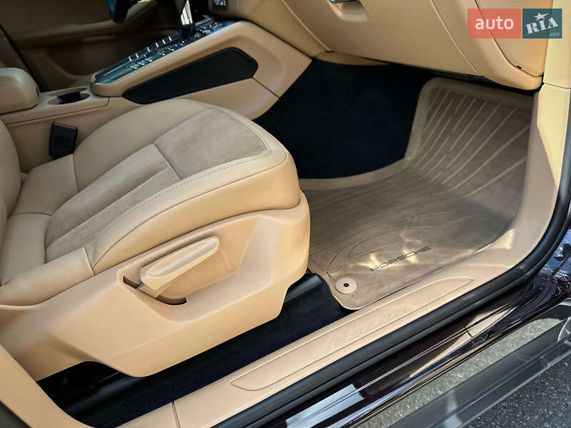 Внедорожник / Кроссовер Porsche Macan 2017 в Киеве