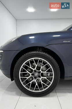 Внедорожник / Кроссовер Porsche Macan 2014 в 