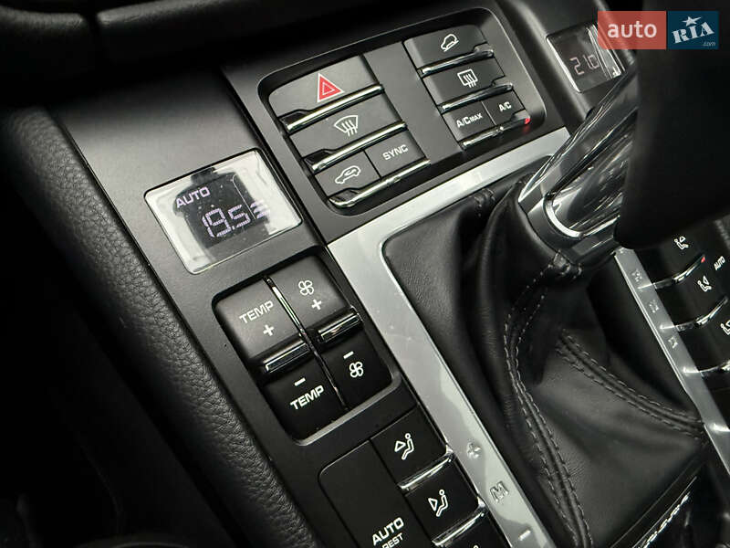 Внедорожник / Кроссовер Porsche Macan 2020 в Киеве