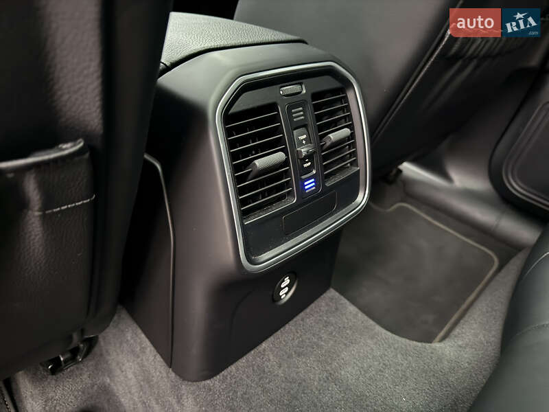 Внедорожник / Кроссовер Porsche Macan 2020 в Киеве