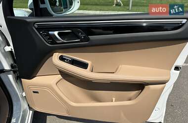 Внедорожник / Кроссовер Porsche Macan 2020 в 