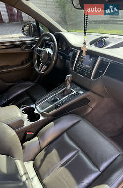 Внедорожник / Кроссовер Porsche Macan 2014 в 