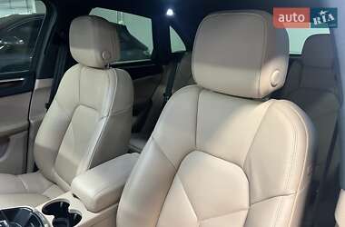 Внедорожник / Кроссовер Porsche Macan 2024 в 