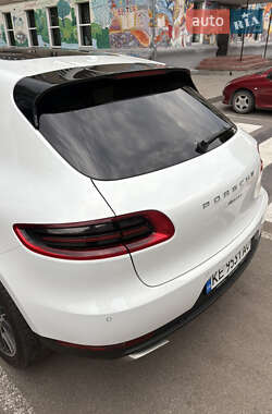 Внедорожник / Кроссовер Porsche Macan 2016 в 