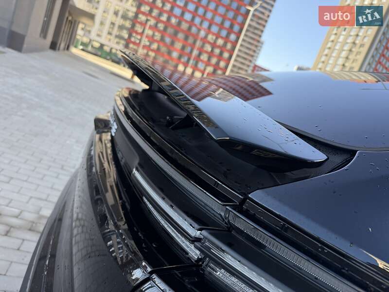 Внедорожник / Кроссовер Porsche Macan 2024 в Киеве