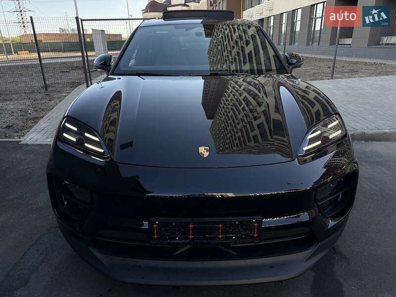 Внедорожник / Кроссовер Porsche Macan 2024 в Киеве