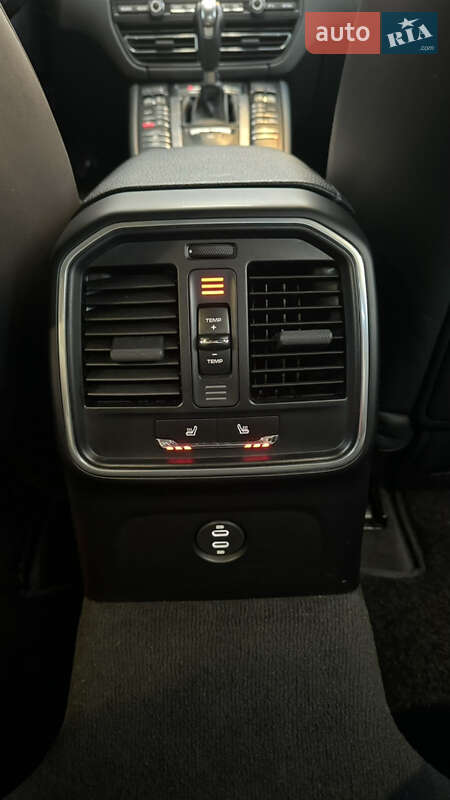 Внедорожник / Кроссовер Porsche Macan 2019 в Киеве