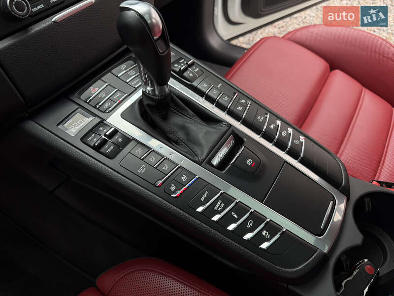 Внедорожник / Кроссовер Porsche Macan 2017 в Киеве