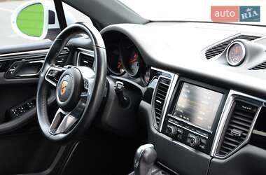 Позашляховик / Кросовер Porsche Macan 2015 в 